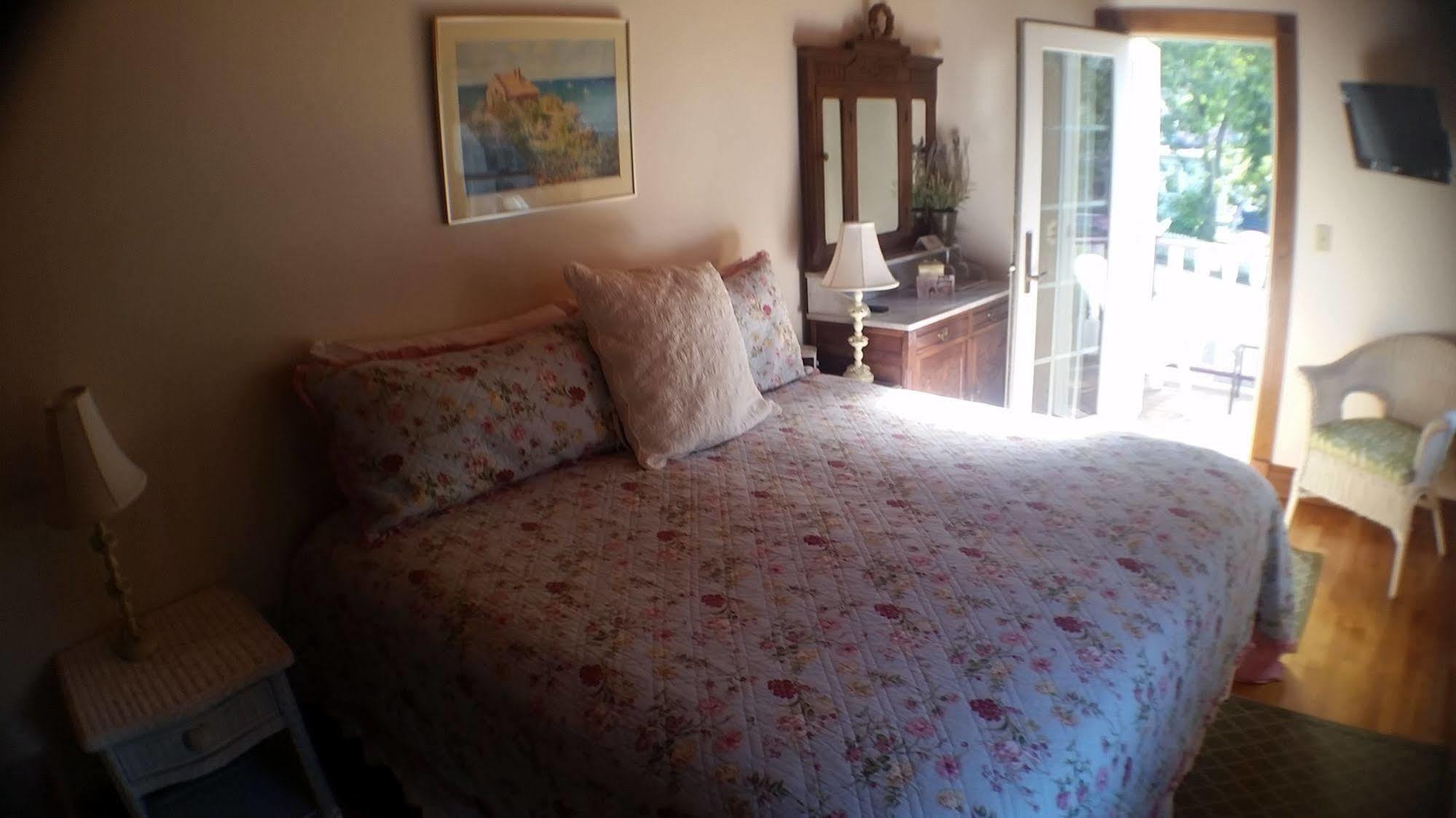 Narragansett House Bed & Breakfast Oak Bluffs Exterior photo